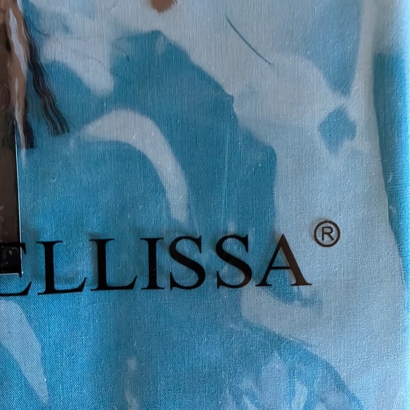 Beautiful blue long sleeve slim fit shirt. Never opened , size 15-15.5 - Picture 4 of 4